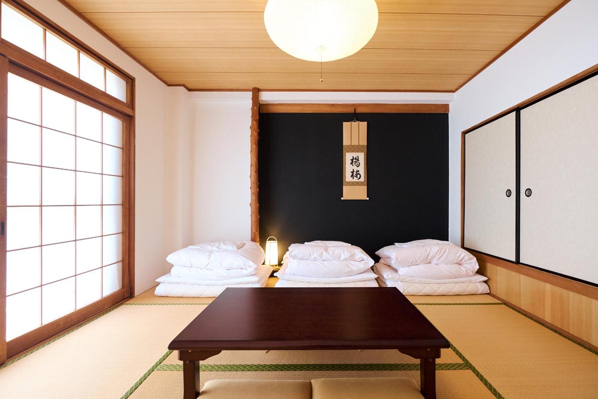 J-Hoppers Lake Biwa Guesthouse Ōtsu Rum bild