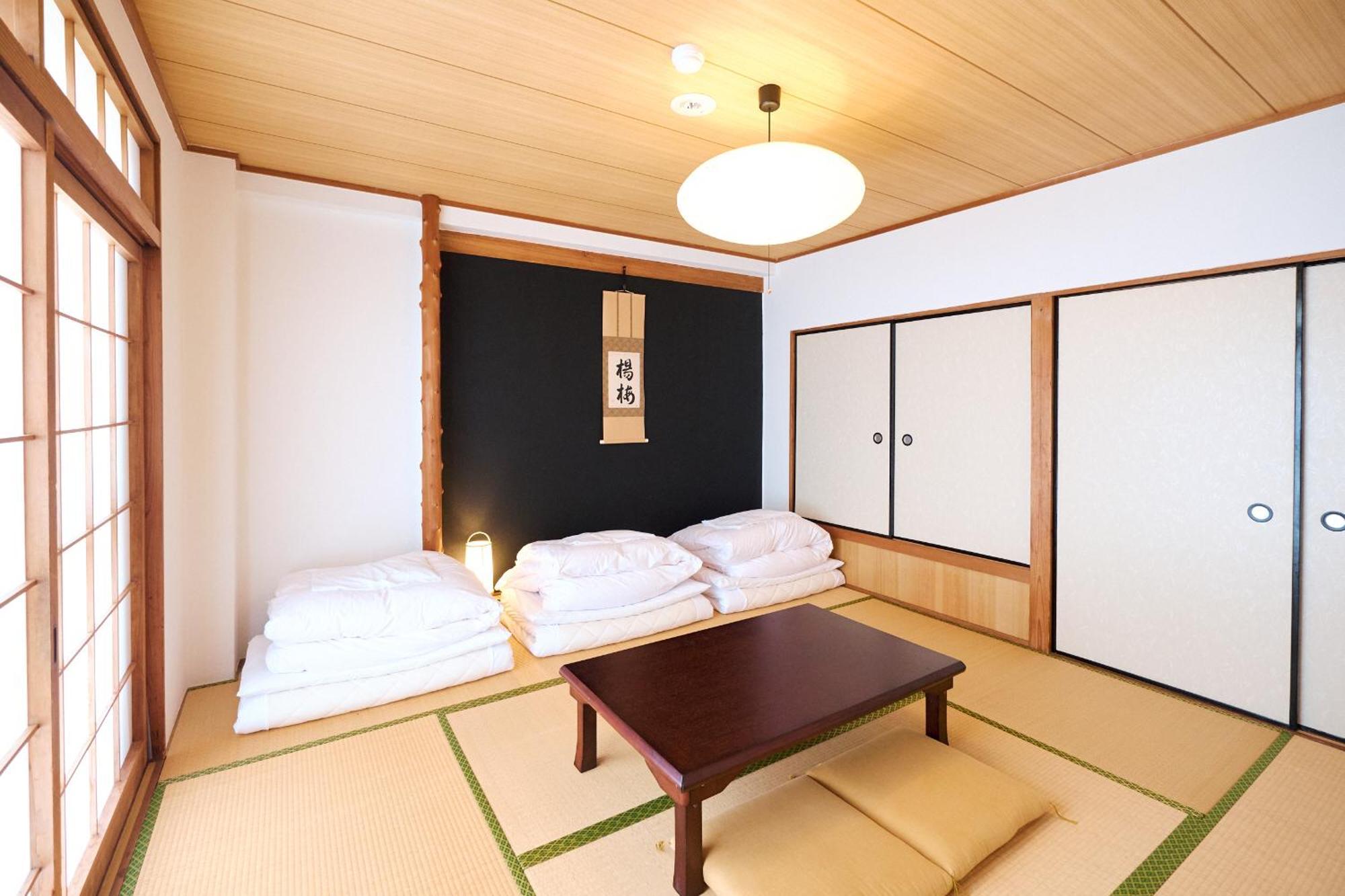 J-Hoppers Lake Biwa Guesthouse Ōtsu Rum bild