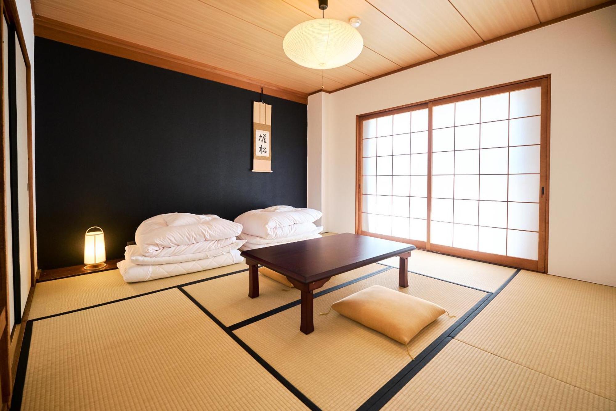 J-Hoppers Lake Biwa Guesthouse Ōtsu Rum bild