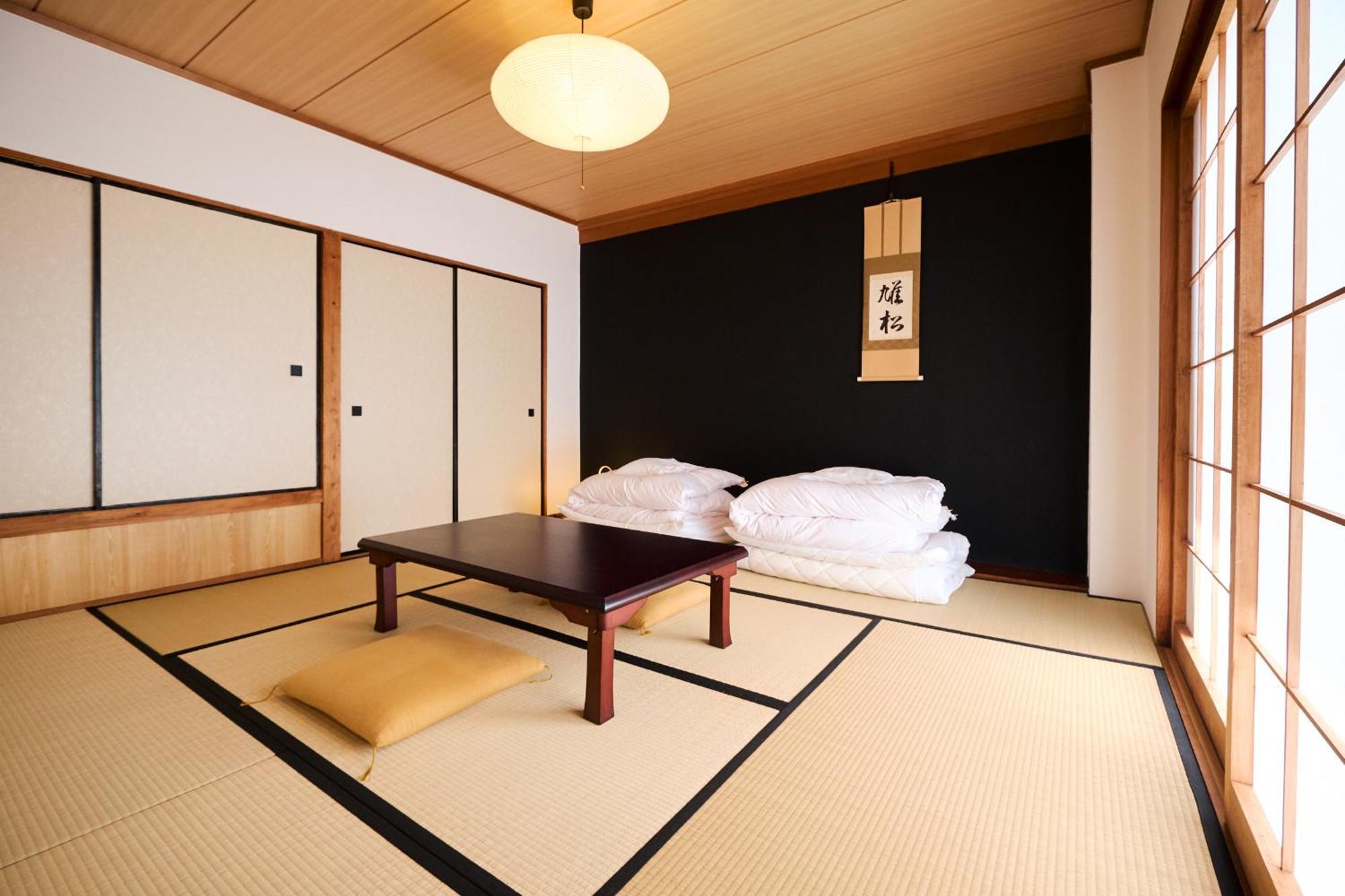 J-Hoppers Lake Biwa Guesthouse Ōtsu Rum bild