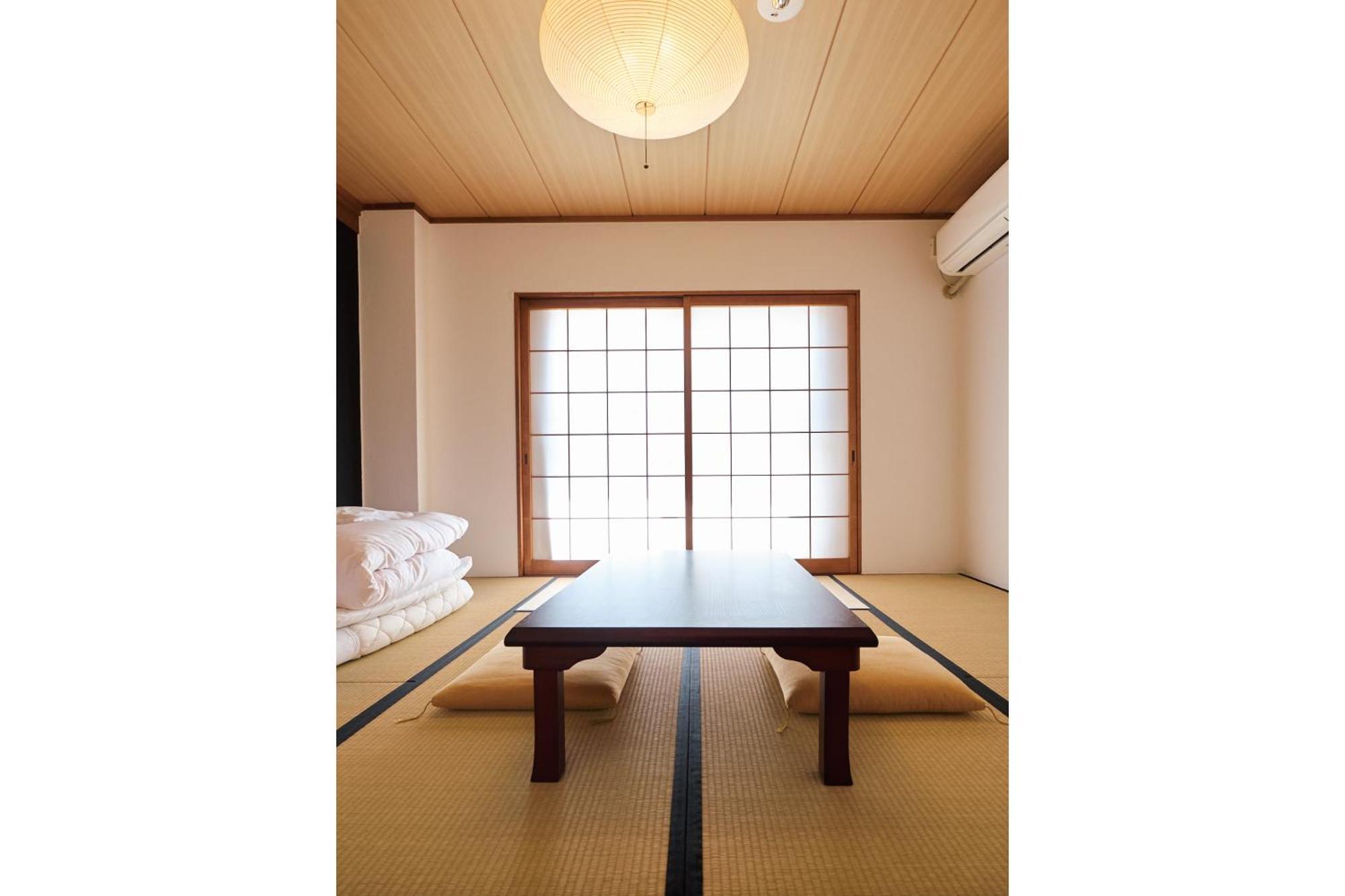 J-Hoppers Lake Biwa Guesthouse Ōtsu Rum bild