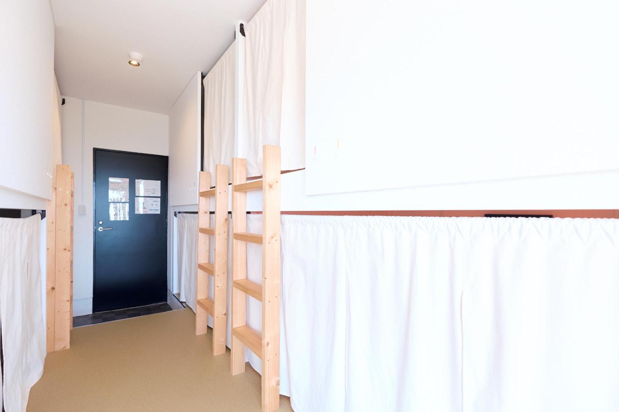 J-Hoppers Lake Biwa Guesthouse Ōtsu Rum bild